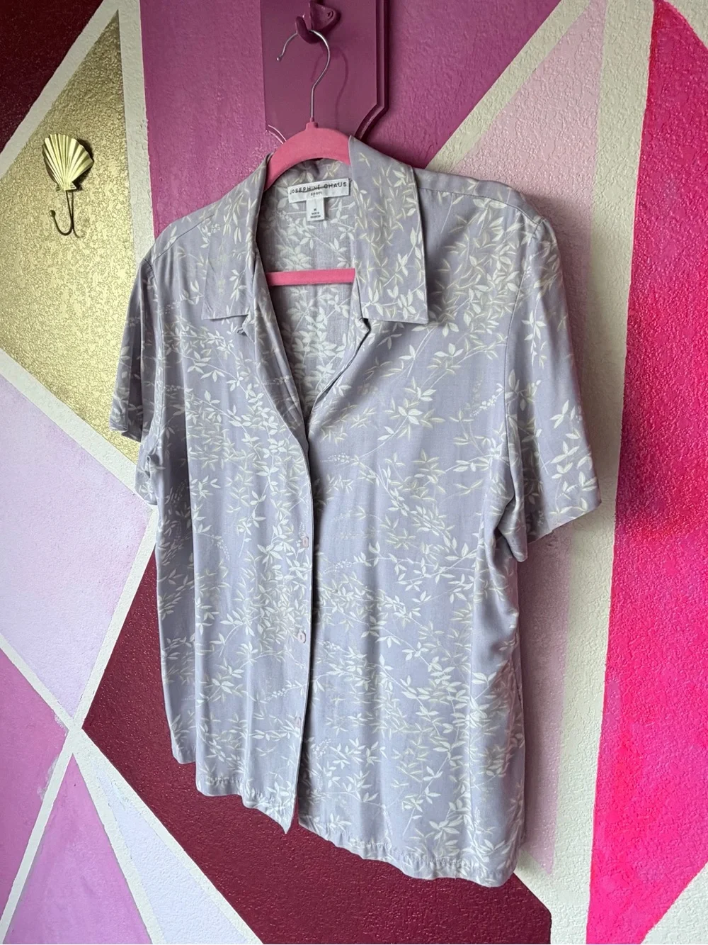 Josephine Chaus Sport Silky Button Down Sz M Lavender Leaf Print Short Sleeve